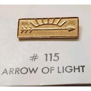 Vintage Bright Gold Tone ARROW OF LIGHT Cub Scout Webelos Pin Award BSA Scouts